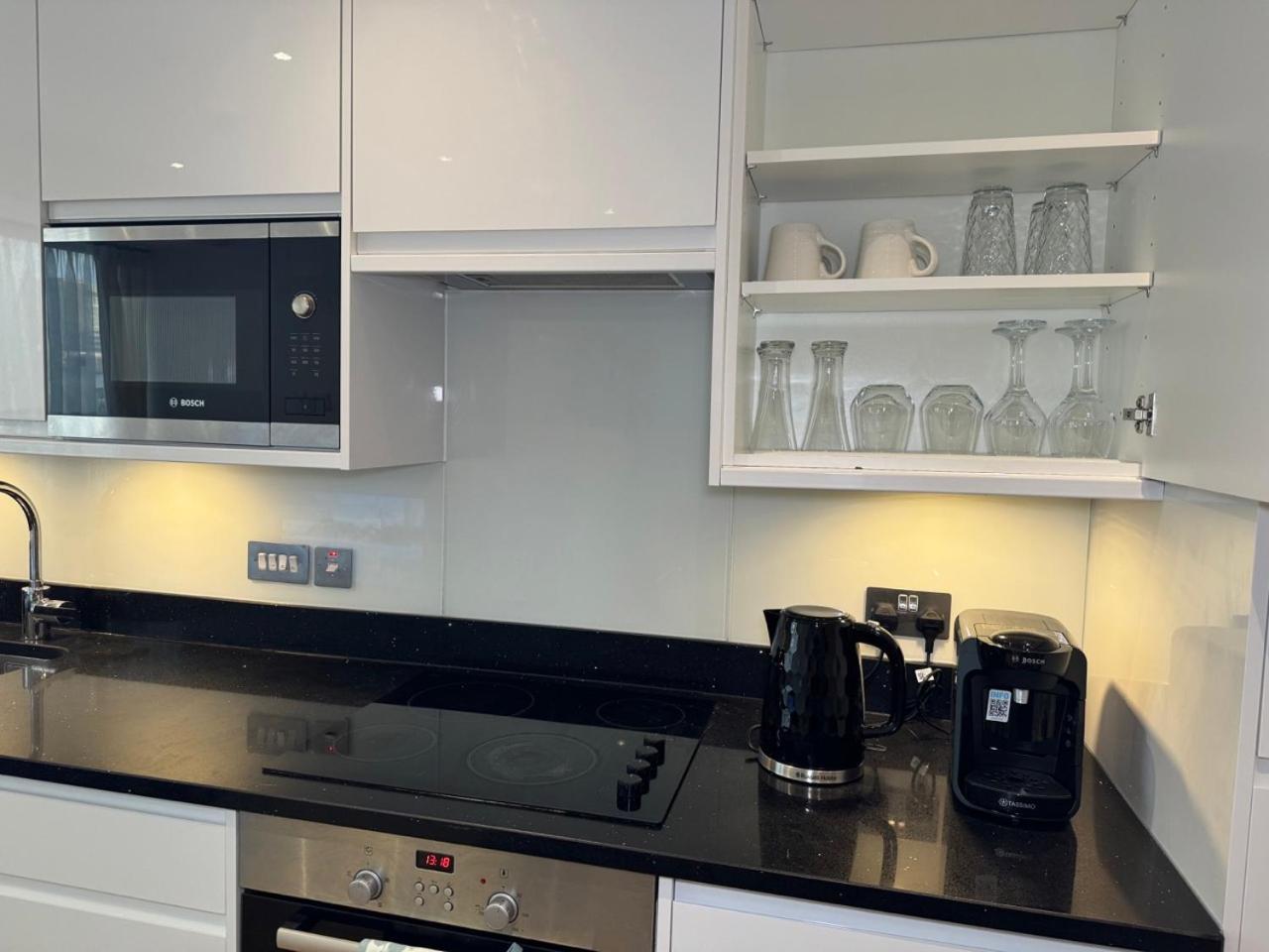 Luxury 2 Bedroom In With Free Parking * Croydon