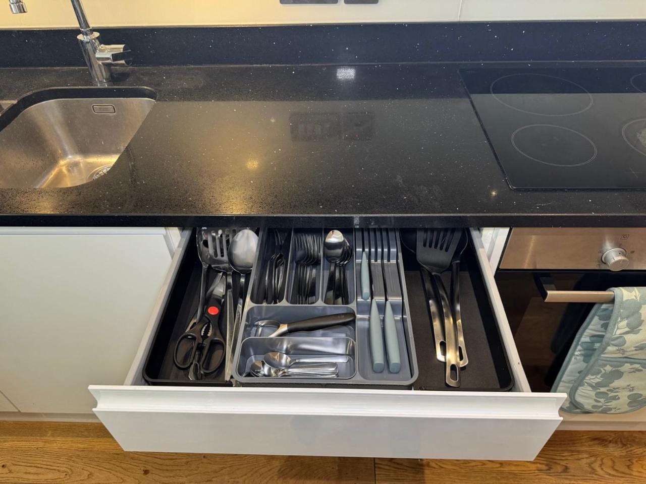 Apartment Luxury 2 Bedroom In With Free Parking