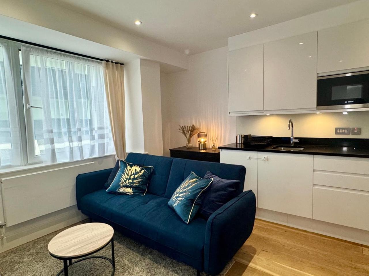 Luxury 2 Bedroom In With Free Parking * Croydon