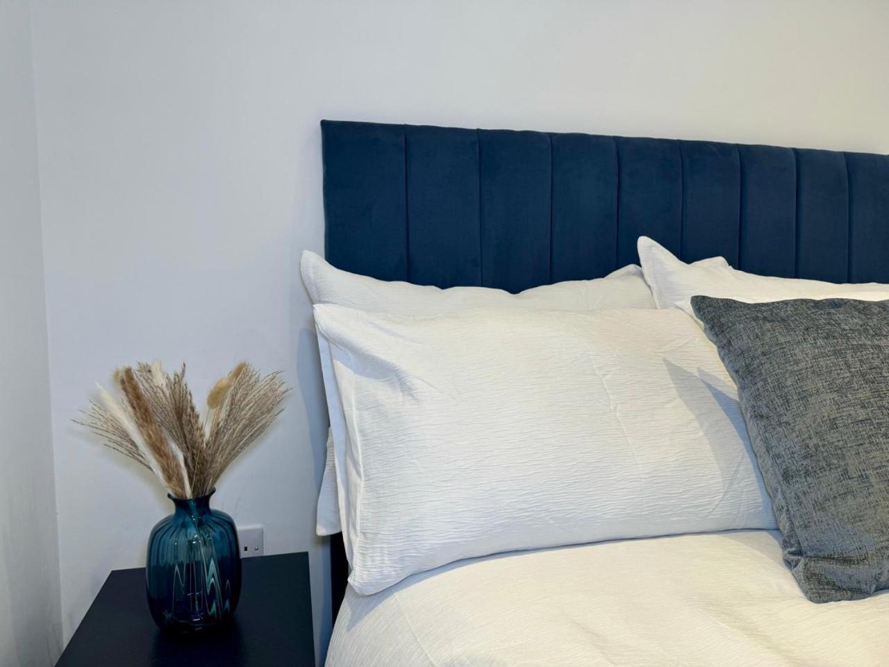 Luxury 2 Bedroom In With Free Parking