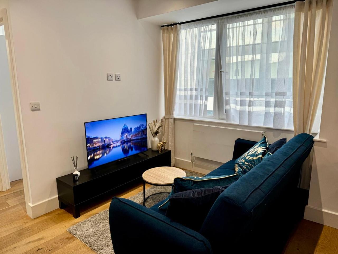 Luxury 2 Bedroom In With Free Parking * Croydon