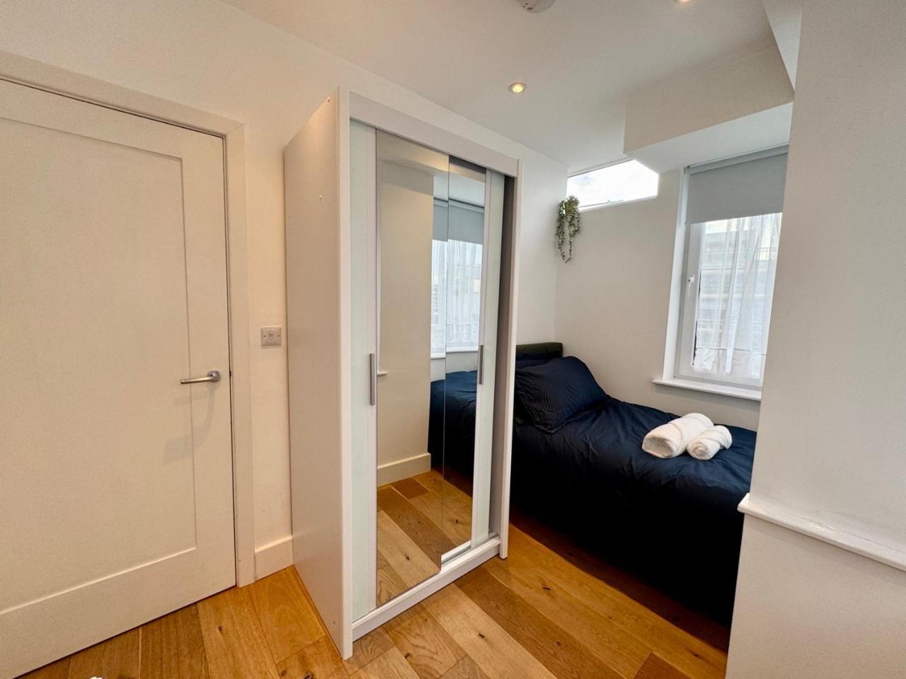 Luxury 2 Bedroom In With Free Parking Apartment