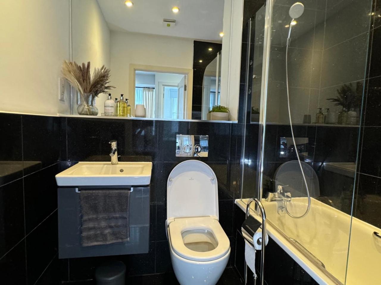 Apartment Luxury 2 Bedroom In With Free Parking Croydon