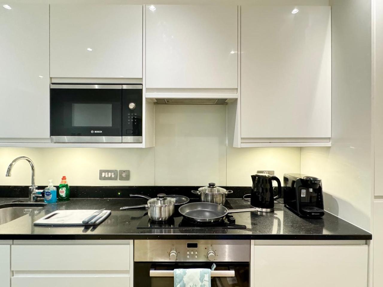 Luxury 2 Bedroom In With Free Parking Apartment Croydon