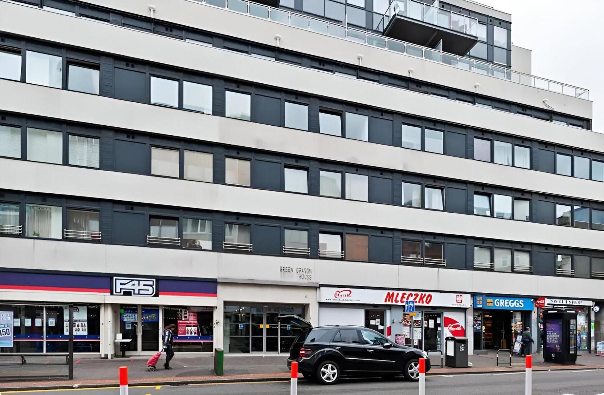 Luxury 2 Bedroom In With Free Parking *